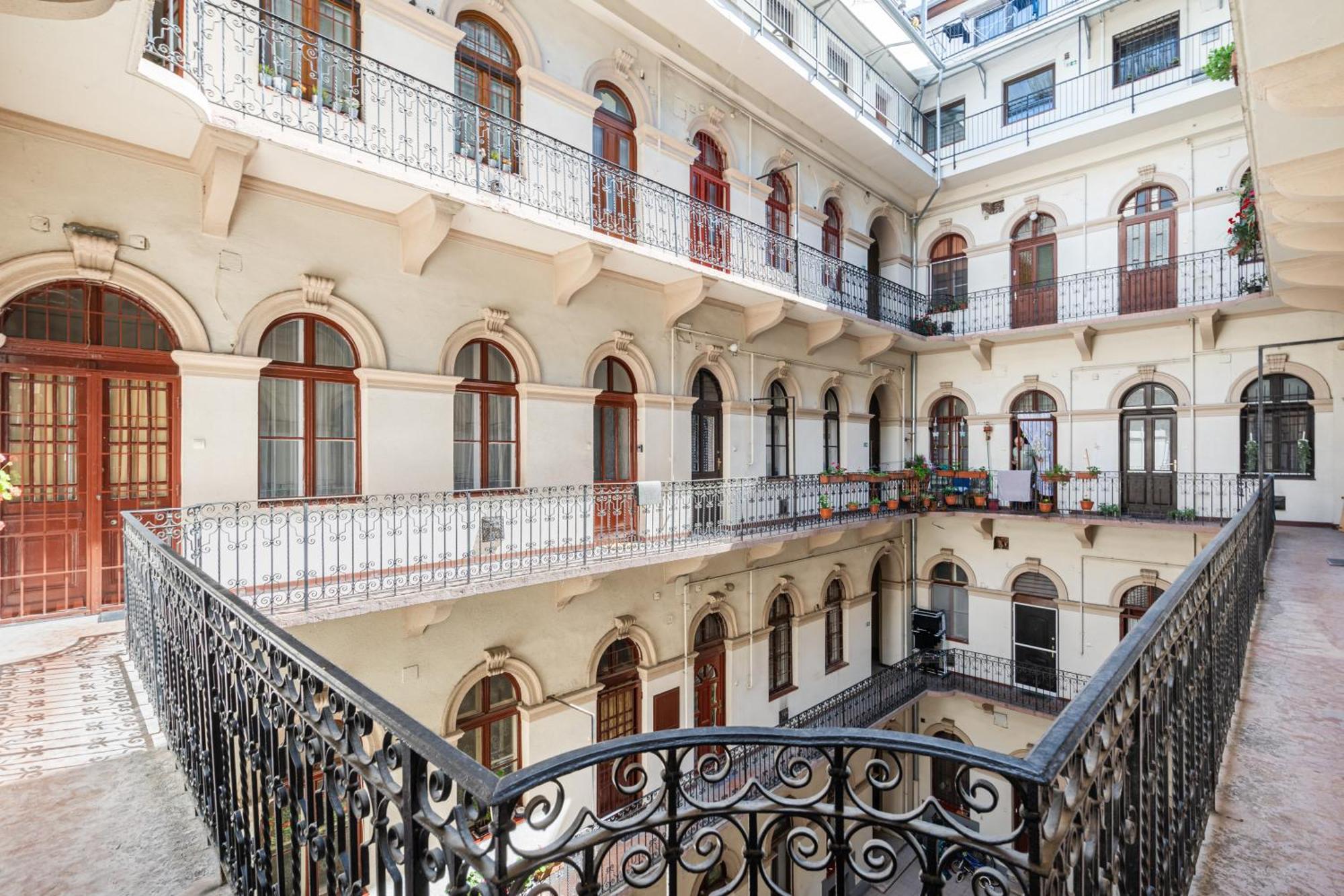 בודפשט Cosmopolitan Studio - Chic Getaway In A Fancy Neighbourhood מראה חיצוני תמונה